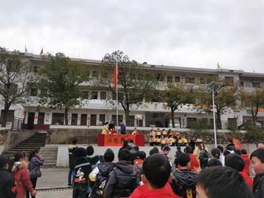 新寧縣白沙鎮(zhèn)中間小學(xué)舉行2022年春季開學(xué)典禮暨贊譽大會