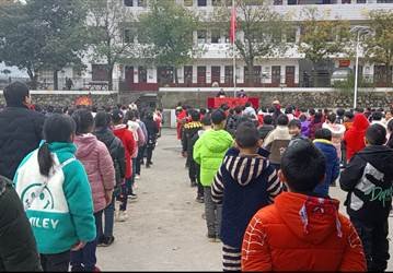 新寧縣白沙鎮(zhèn)中間小學(xué)舉行2022年春季開學(xué)典禮暨贊譽大會