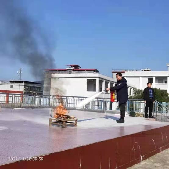 黃龍鎮(zhèn)中間小學舉行消防應急疏散演練運動