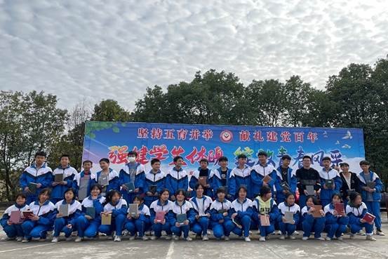 強(qiáng)健門(mén)生體魄，綻放青春風(fēng)采