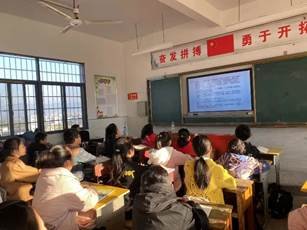 新寧縣白沙鎮(zhèn)中間小學(xué)開(kāi)展“憲法晨讀”運(yùn)動(dòng)