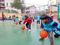 二完小一年級陽光體育運(yùn)動報道