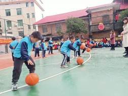 二完小一年級陽光體育運(yùn)動報道