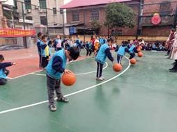 二完小一年級陽光體育運(yùn)動報道