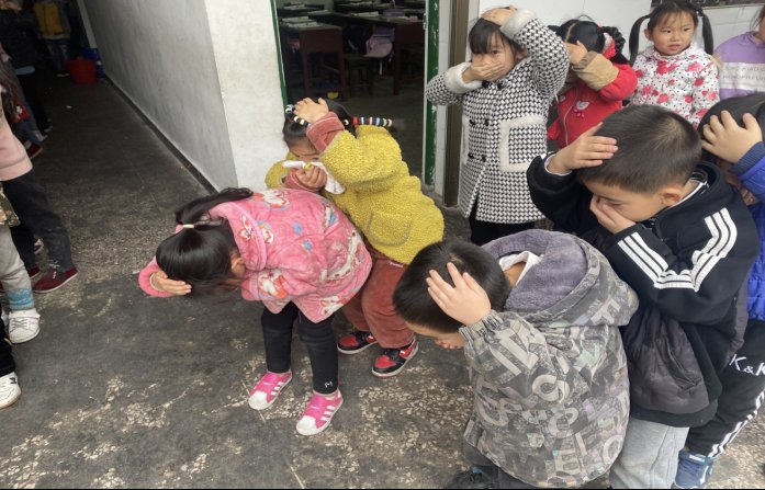 高沙鎮(zhèn)中間小學(xué)舉行應(yīng)急消防疏散演練