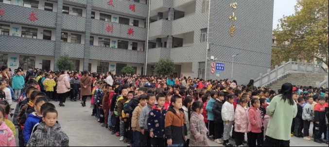 高沙鎮(zhèn)中間小學(xué)舉行應(yīng)急消防疏散演練