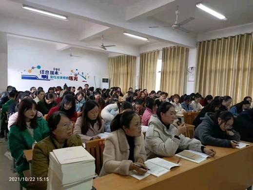 黃龍鎮(zhèn)中間黌舍召開全體教師