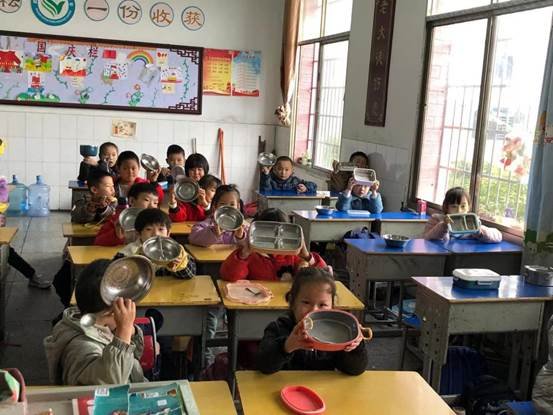 武岡市紅星小學開展“光盤舉措，從我做起”主題班會運動