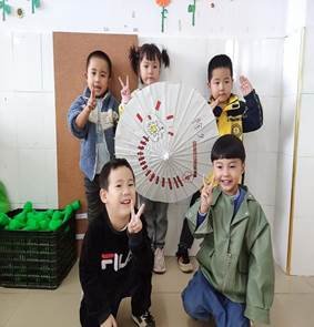 新寧縣清江橋鄉(xiāng)中間幼兒園開(kāi)展傘動(dòng)時(shí)光