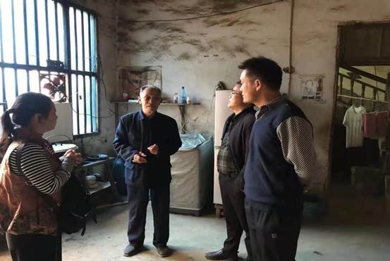 金稱市鎮(zhèn)中學(xué)教育工會開展重陽節(jié)走訪慰問退休老教師運動