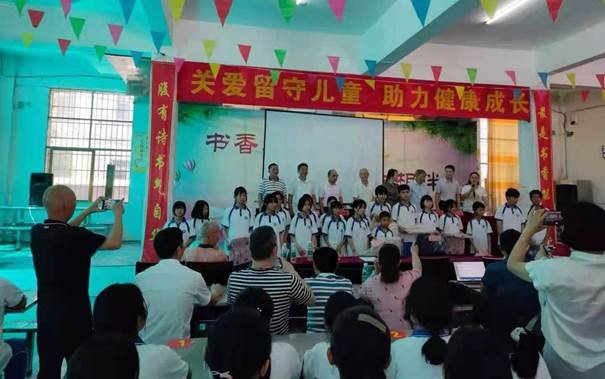 踏炎暑而來，只因心系留守生