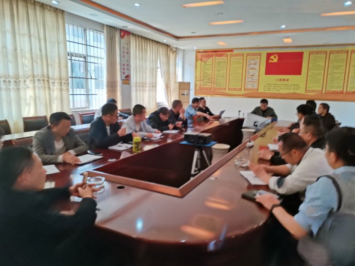 洞口四中召開疫情防控專項(xiàng)行政會議