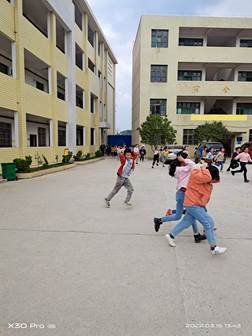 新寧縣白沙鎮(zhèn)中間小學(xué)開展緊急疏散演練運(yùn)動(dòng)