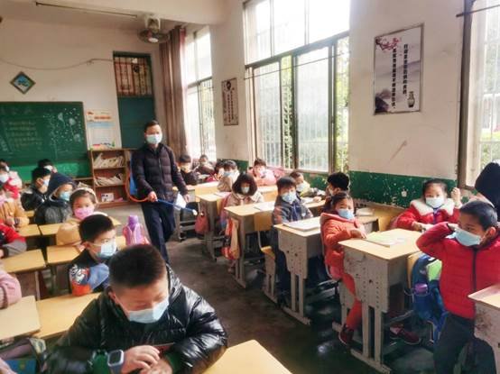 邵陽縣下花橋鎮(zhèn)中間完全小學(xué)開展新冠肺炎疫情防控應(yīng)急演練