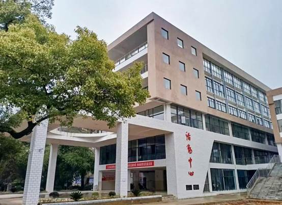 心系桑梓，崇文重教——新寧二中學(xué)子回饋母校小記