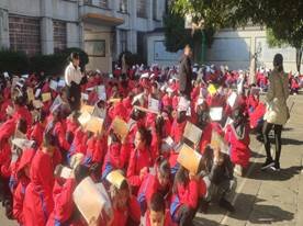 武岡市紅星小學(xué)舉行防震、消防、防恐、防暴綜合安全應(yīng)急疏散集中演練