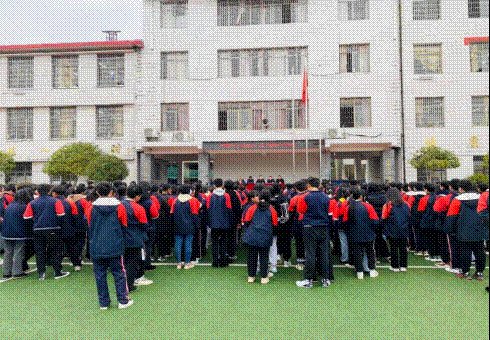 新邵縣嚴(yán)塘鎮(zhèn)中學(xué)舉行開學(xué)典禮踏上新征程