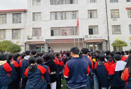 新邵縣嚴(yán)塘鎮(zhèn)中學(xué)舉行開學(xué)典禮踏上新征程