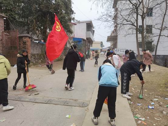 三月春風(fēng)起，“雷鋒”永相傳——洞口縣管竹中學(xué)開(kāi)展學(xué)雷鋒自愿服務(wù)運(yùn)動(dòng)