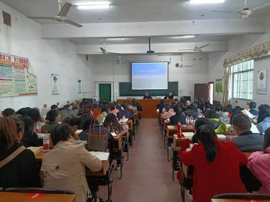 新寧縣白沙中間黌舍師德師風(fēng)集中培訓(xùn)學(xué)習(xí)會