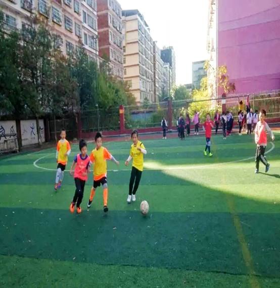 邵東四小班級足球賽第九日戰(zhàn)報3年級八強對陣出爐‖2年級衛(wèi)冕冠軍首場遭遇平局‖1年級初登場