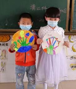 新寧縣清江橋鄉(xiāng)中間幼兒園開展“父親節(jié)”系列教育運動