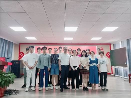 埋頭育雛鷹微課展風(fēng)采——記縣芙蓉黌舍實(shí)習(xí)教師微型課比賽