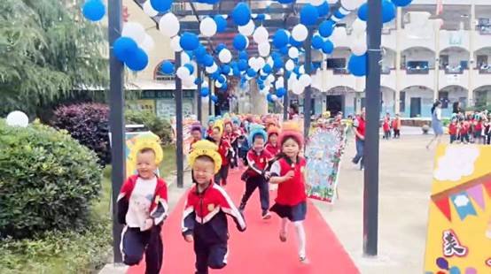 新寧縣回龍寺鎮(zhèn)中間幼兒園舉行“慶六一·美食分享會”運動