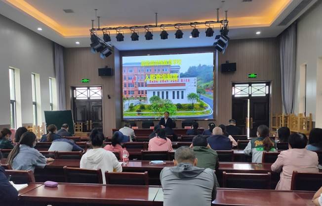 邵陽縣特別教育黌舍召開“防性侵未成年人”專題會議