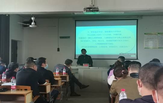 共商教育大計(jì)，齊定發(fā)展目標(biāo)——霞塘云中間黌舍召開(kāi)教育教學(xué)質(zhì)量提拔大會(huì)