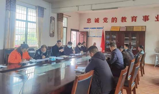 霞塘云中間黌舍向?qū)У脚R我校檢查引導(dǎo)工作