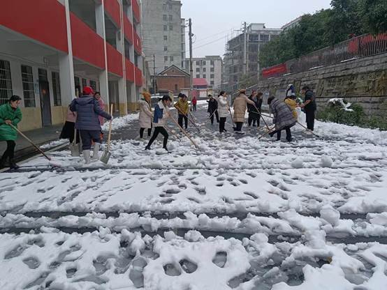 塘渡口鎮(zhèn)第五完全小學黨支部