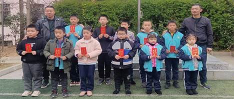 愛心送溫暖 真情暖人心——愛心企業(yè)為二完小學(xué)子捐贈助學(xué)金