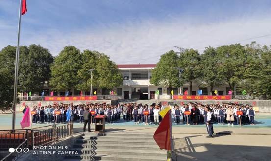 彰顯青春風(fēng)采，爭(zhēng)做陽光少年