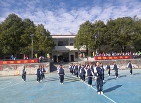 彰顯青春風(fēng)采，爭(zhēng)做陽光少年