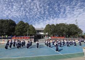 彰顯青春風(fēng)采，爭(zhēng)做陽光少年