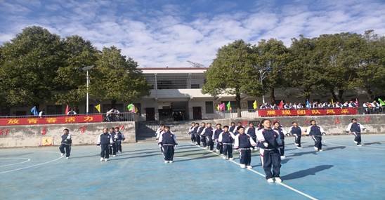 彰顯青春風(fēng)采，爭(zhēng)做陽光少年