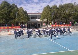 彰顯青春風(fēng)采，爭(zhēng)做陽光少年