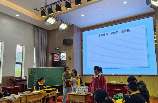 青年教師展風(fēng)采，教學(xué)比武促成長(zhǎng)