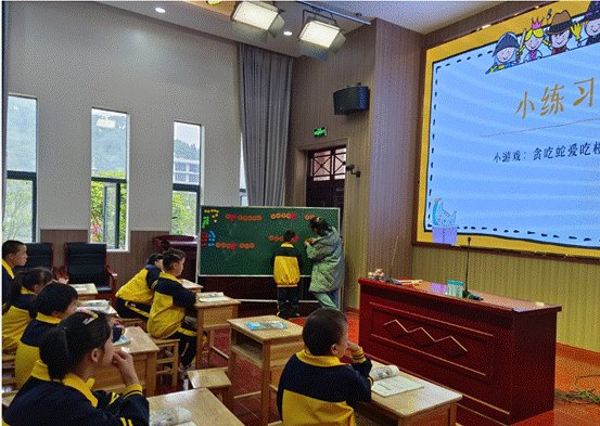 青年教師展風(fēng)采，教學(xué)比武促成長(zhǎng)