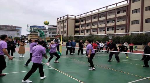 我校在金稱市鎮(zhèn)第二屆氣排球比賽中