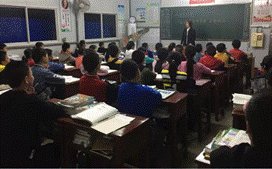 洞口花古中學(xué)組織開(kāi)展 “五項(xiàng)管理”與“雙減”主題班會(huì)運(yùn)動(dòng)