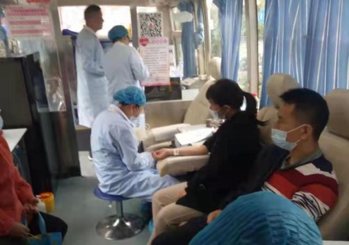 洞口縣山門鎮(zhèn)橫溪中學(xué)開展“獻(xiàn)血獻(xiàn)愛心”無償獻(xiàn)血運動