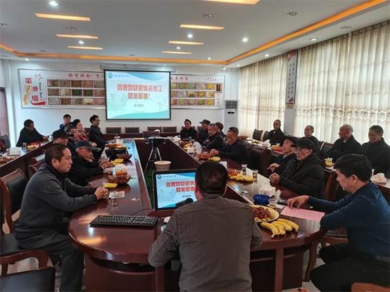洞口四中召開2021年重陽節(jié)退休教工座談會(huì)