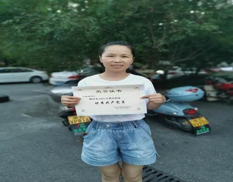 用青春譜寫黨員教師奉獻的詩篇