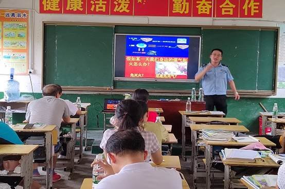 創(chuàng)建美好校園，細致消防安全