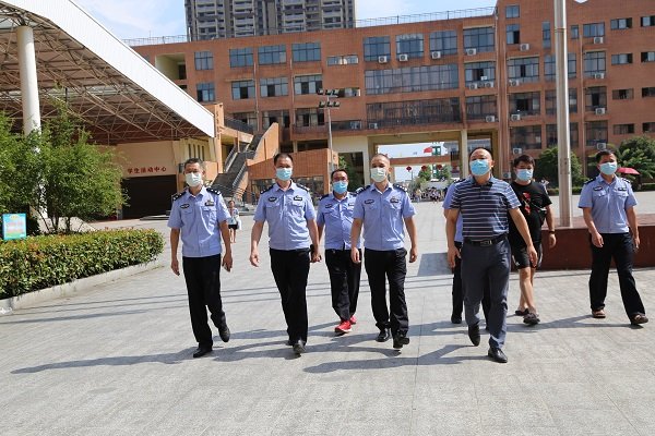 洞口縣人民當局副縣長、縣公安局局長蒙華寧一行來思源黌舍調研