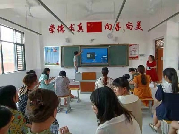 洞口思源實驗黌舍小學(xué)部開展希沃白板培訓(xùn)運動