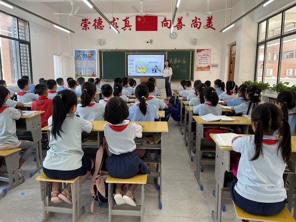 洞口思源實(shí)驗(yàn)黌舍開展交通安全教育主題班會(huì)