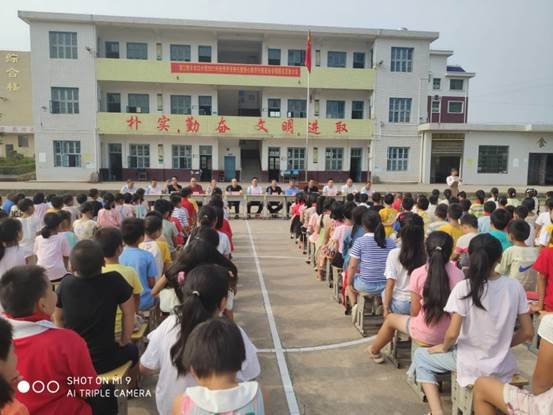 新寧這個(gè)黌舍的校友誼系母校，良好門生教師獲獎(jiǎng)了